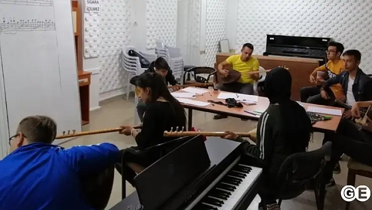 Gençler Müzik Kurslarına İlgi Gösteriyor