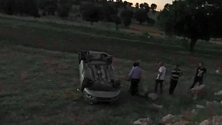 TAKLA ATAN ARAÇTA 2 KİŞİ YARALANDI