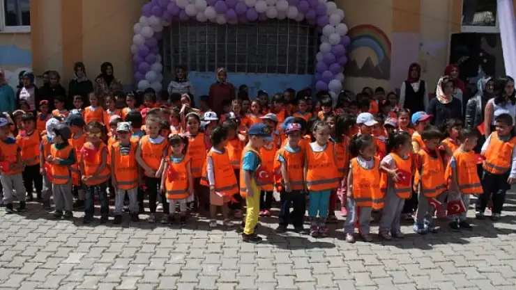 MİNİKLERİN BOYLARINDAN  BÜYÜK MARİFETLERİ