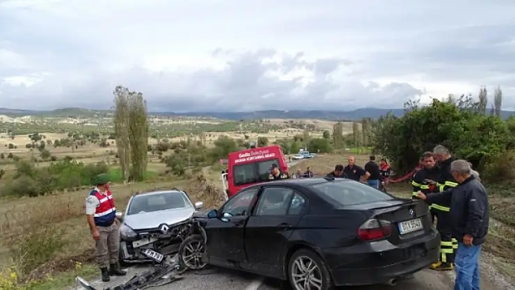 HİSARCIKTA KAZA 1 ÖLÜ 4 YARALI