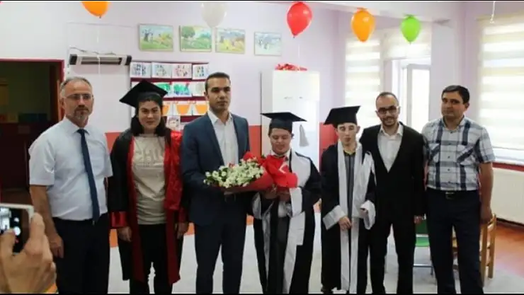 EMET İLÇESİNDE3000 ÖĞRENCİ KARNE ALDI