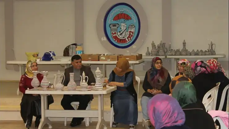 EMKO'LU ÇİNİ USTALARI EMEKLERİNİN KARŞILIĞINI ALIYOR