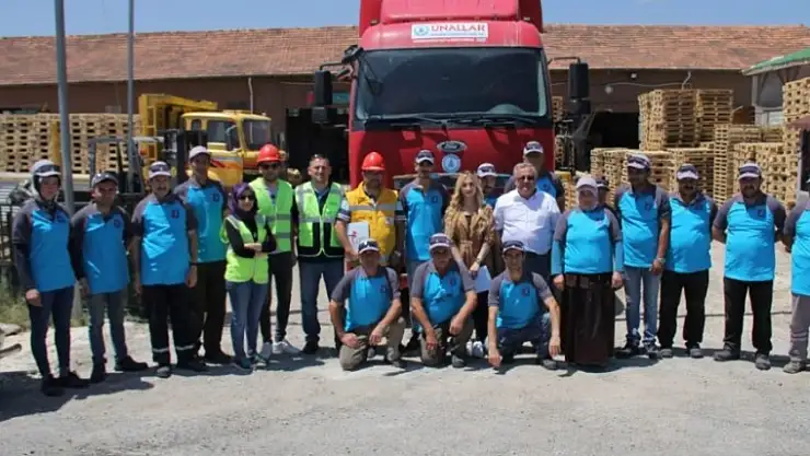 21 YAŞINDAKİ MÜDÜRE TAKDİR TOPLUYOR