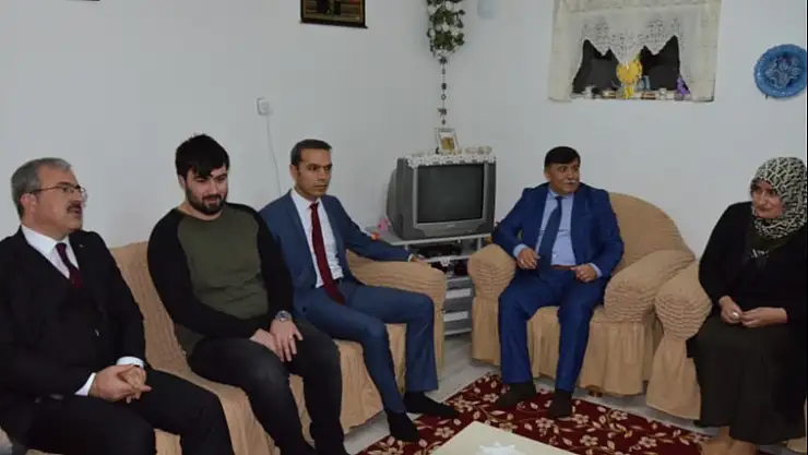 VALİ TORAMAN EMET'TE ŞEHİT AİLESİNİ ZİYARET ETTİ