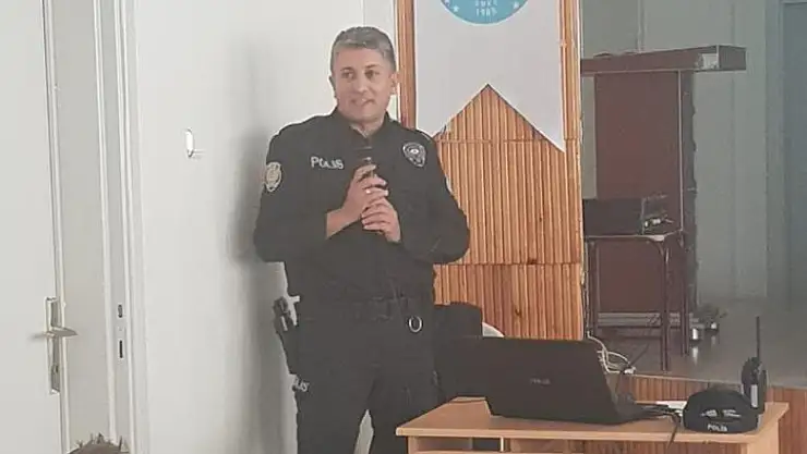 POLİSTEN ÇOCUKLARA BİR ŞEVKAT YAKLAŞIMA DAHA