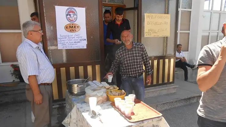 EMETLİ ESNAFTAN 3 EYLÜLDE DUYGULANDIRAN DAVRANIŞ