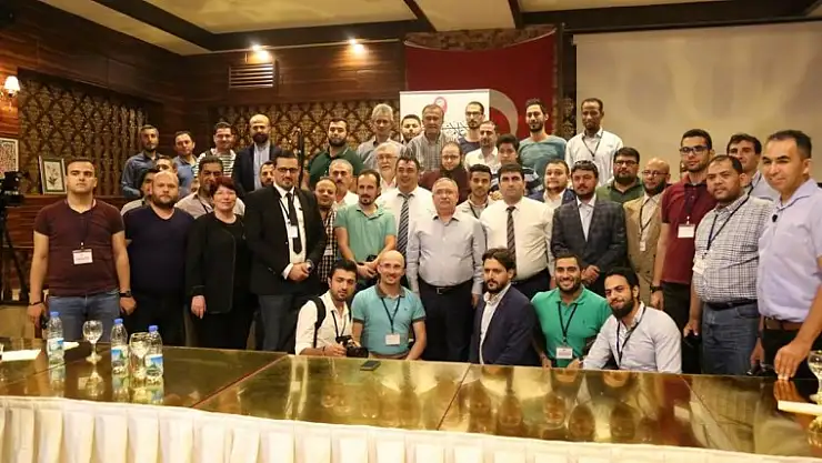 VALİ'DEN CEMİYET VE ARAP GAZETECİLER HEYETİNE ONUR YEMEĞİ