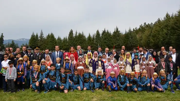 EMETTE BİR ASIRA BİR YIL KALA 23 NİSAN COŞKUSU