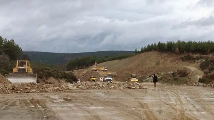 ÇAVDARHİSAR YOLUNDA ÇALIŞMALAR TAM GAZ SÜRÜYOR
