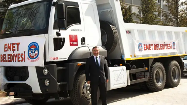 EMET BELEDİYESİNE HİBE KAMYON