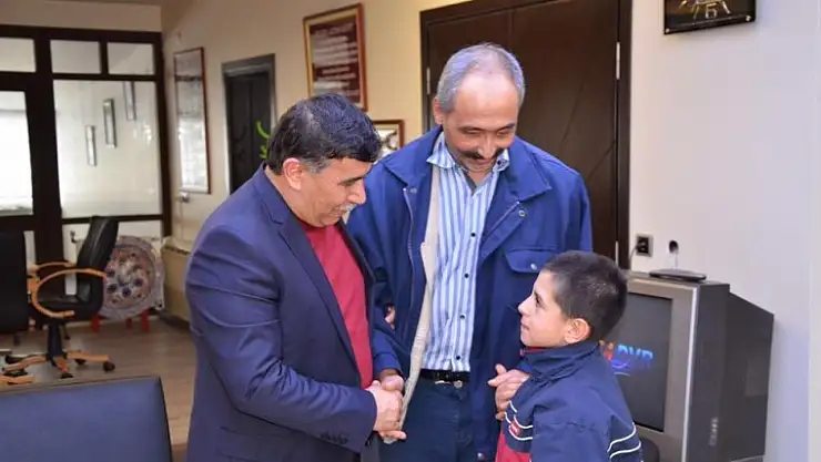 DÖRT YIL SONRA ÇOCUKLARINI YENİDEN GÖRDÜ