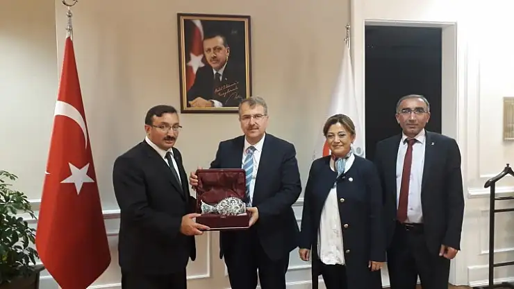 3 İLÇE BAŞKANI BİR OLDU,DOKTOR İSTEDİ