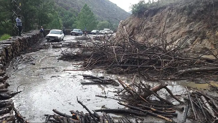 ŞİDDETLİ YAĞIŞ HAYATI FELÇ ETTİ