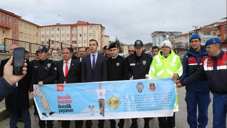 EMET'TE YAYA ÖNCELİĞİ ETKİNLİĞİ DÜZENLENDİ