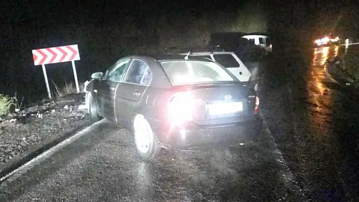 TAVŞANLI EMET YOLUNDA KAZA 3 YARALI