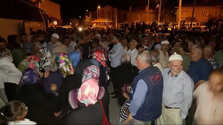 EMET HACI ADAYLARI DUALARLA UĞURLANDI