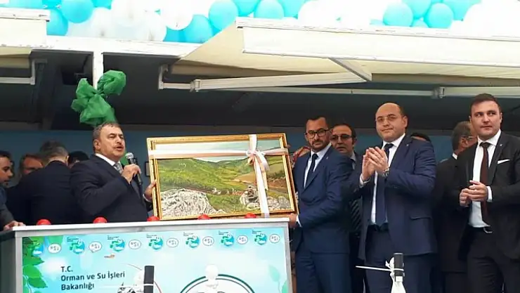 BAKANA VERİLEN BU HEDİYE YAKIŞTI