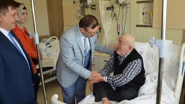 BAŞKAN DOĞAN BAYRAMDA HASTA VATANDAŞLARI UNUTMADI