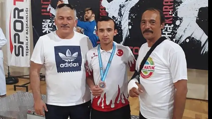 SERKAN MADALYALARA DOYMUYOR