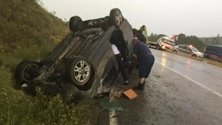 EMİRLERDE KAZA 3 YARALI