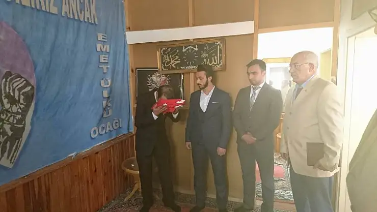 EMET ÜLKÜ OCAKLARINDA BAYRAK DEVRİ