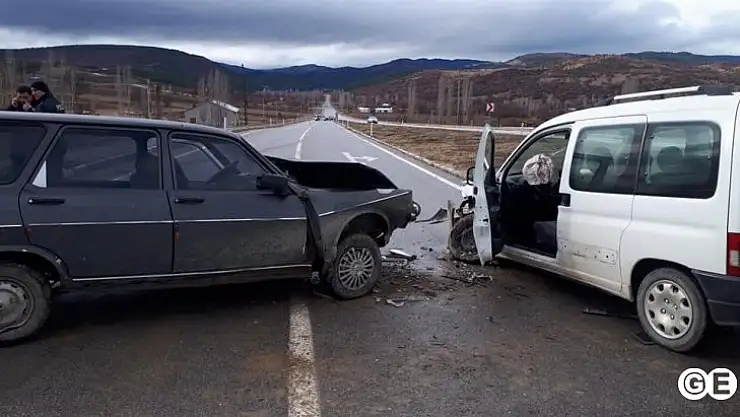 Hisarcıkta Kaza 1 Ölü 2 Yaralı