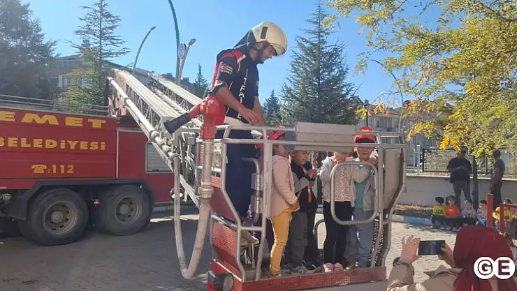 İtfaiye Haftasında Minikler İtfaiyeci Abileri İle Buluştu