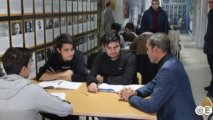 Kaymakam Çiçek'ten Üniversiteye Hazırlanan Gençlere Moral Ziyareti
