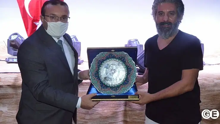 Kum sanatı ile 15 Temmuz'u ve Ayasofya'yı anlattı