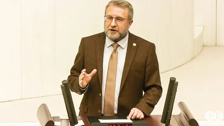 Milletvekili Tan' Devemisiniz Kuşmu Karar verin'
