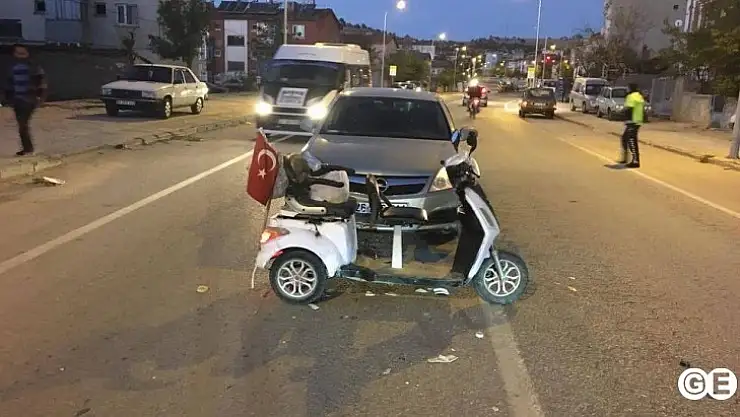 Otomobil Elektirikli Motora Çarptı 1 Yaralı