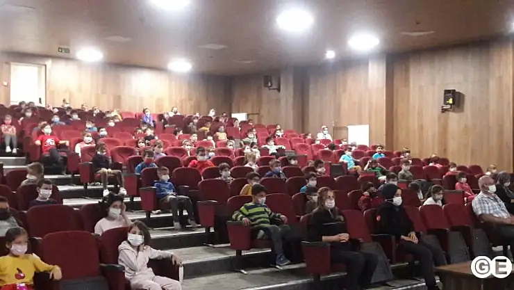 Polis Amcalarından Minik Öğrencilere Trafik Kuralları Eğitimi