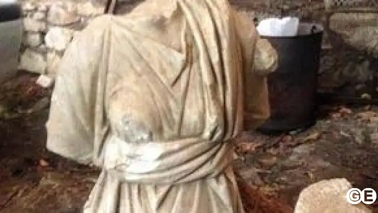 Roma  Heykelini Kaçıracaklardı,Jandarmaya Yakalandılar