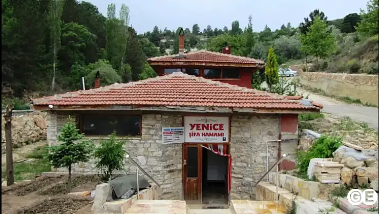 Şifa havuzunda doğal kaya ilgi görüyor