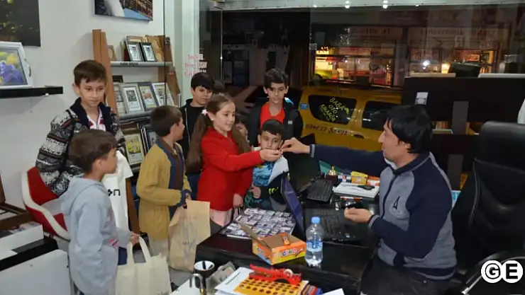 Sokaklar cıvıl cıvıl çocuk sesleri ile doldu
