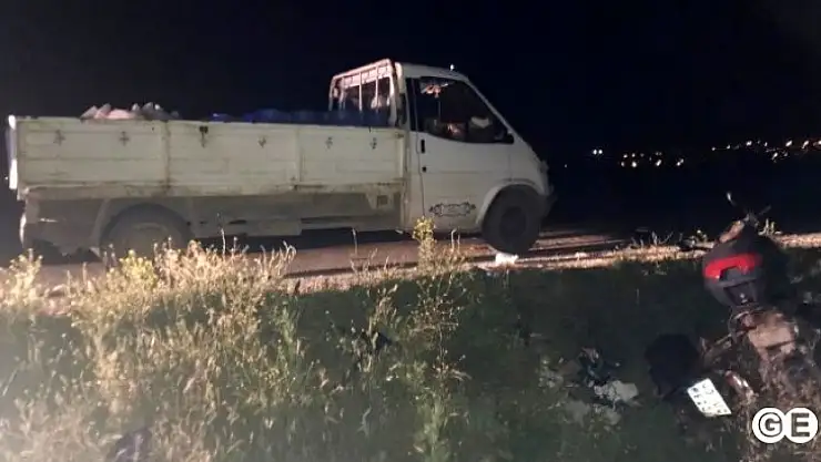 Tavşanlıda Süt Kamyonu Motora Çarptı 3 Yaralı