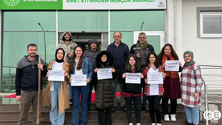 Tütünsüz Bir Hayata Dikkat Çekmek İçin Fidan Diktiler