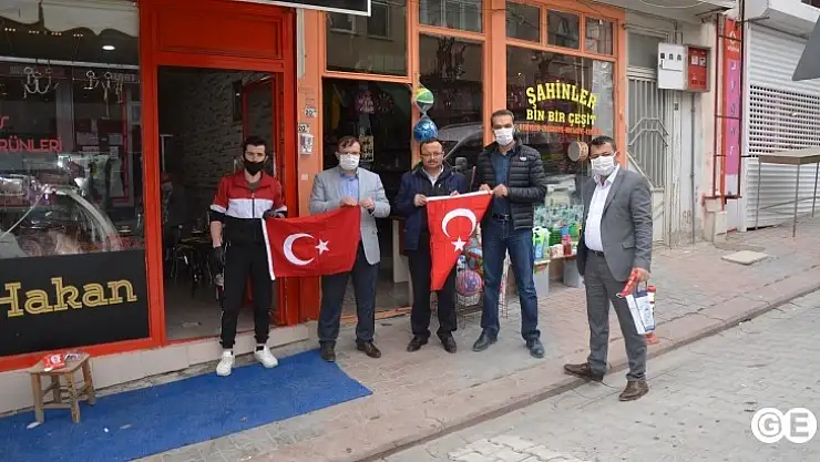 Ulusal Egemenliğin 100.Yılında Emet Belediyesinden Tüm Esnaflara Bayrak