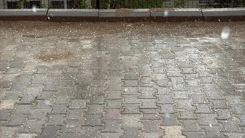 Emet İlçesi'ne Dolu Yağdı