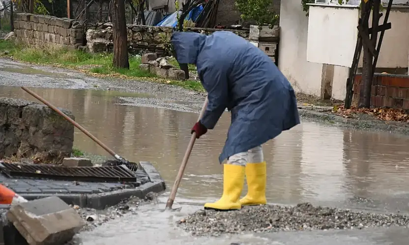 Emet'te Sağanak Yağış: Metrekareye 20 Kilogram Yağış Düştü